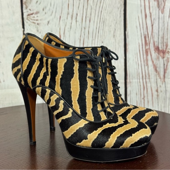 Gucci Shoes - GUCCI Pony Hair Napa Leather Tiger Print Platform ankle booties Size 37 (7) EUC
